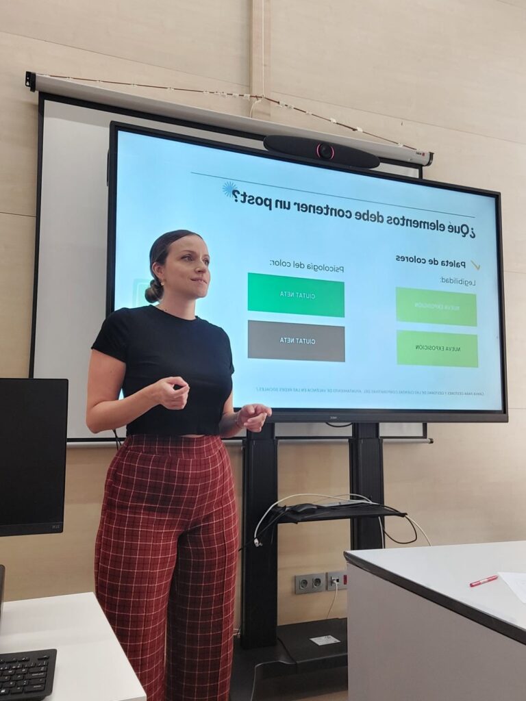 taller canva curso emprendedoras diseño