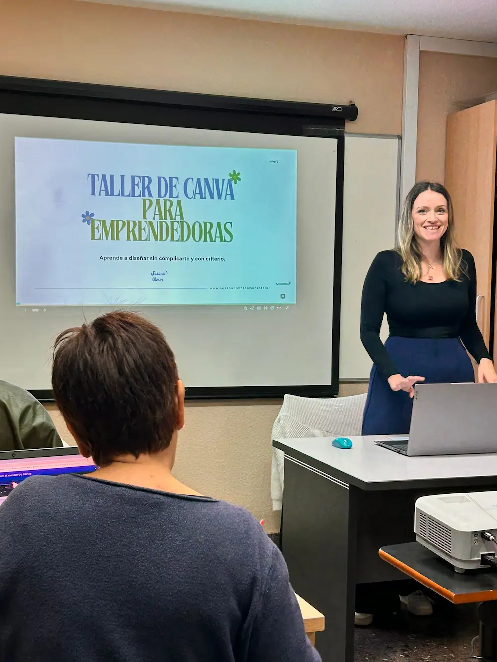 curso canva diseño con ordenador negocio